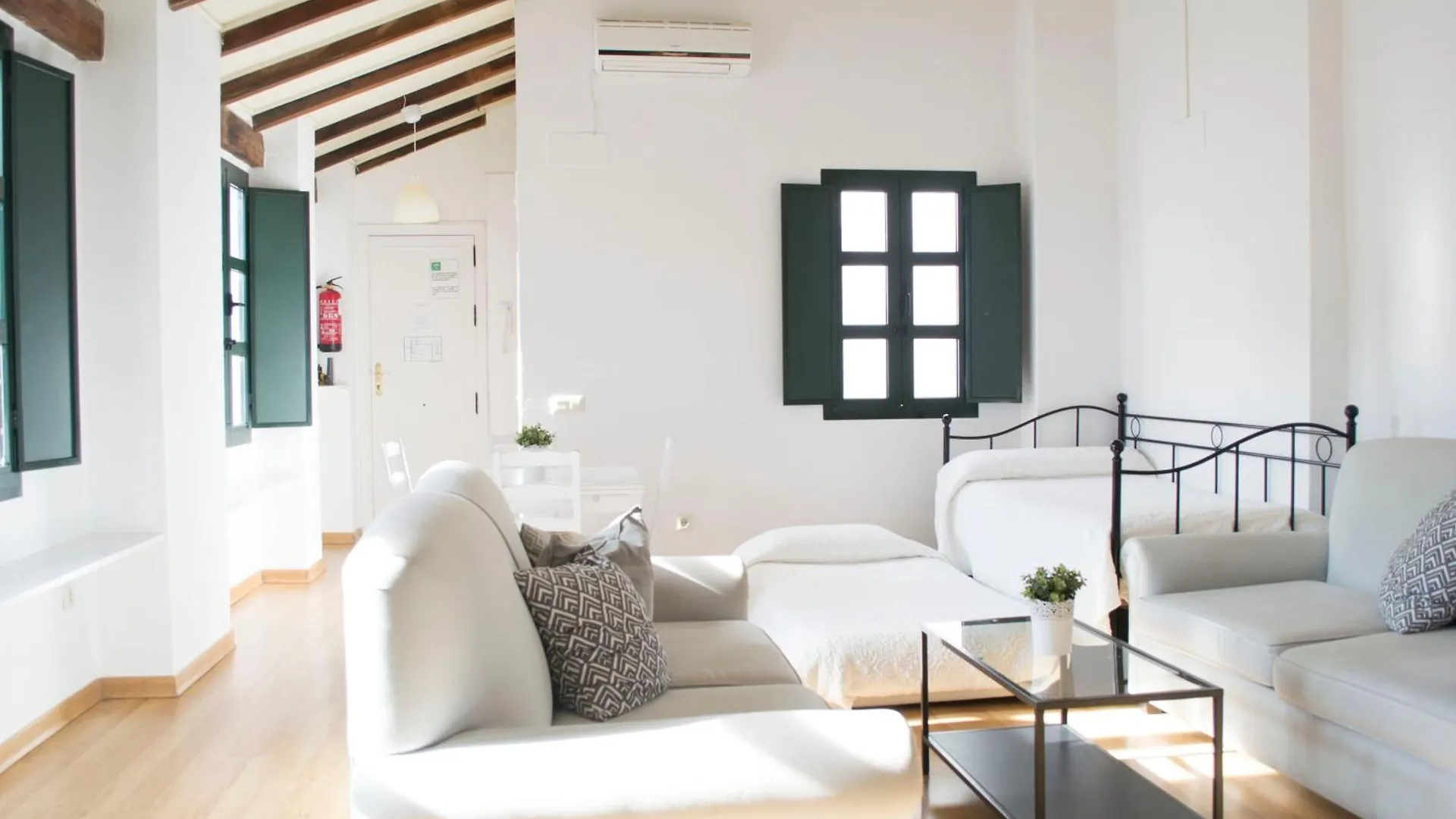 Casas Y Patios De Sevilla 0*, Seville