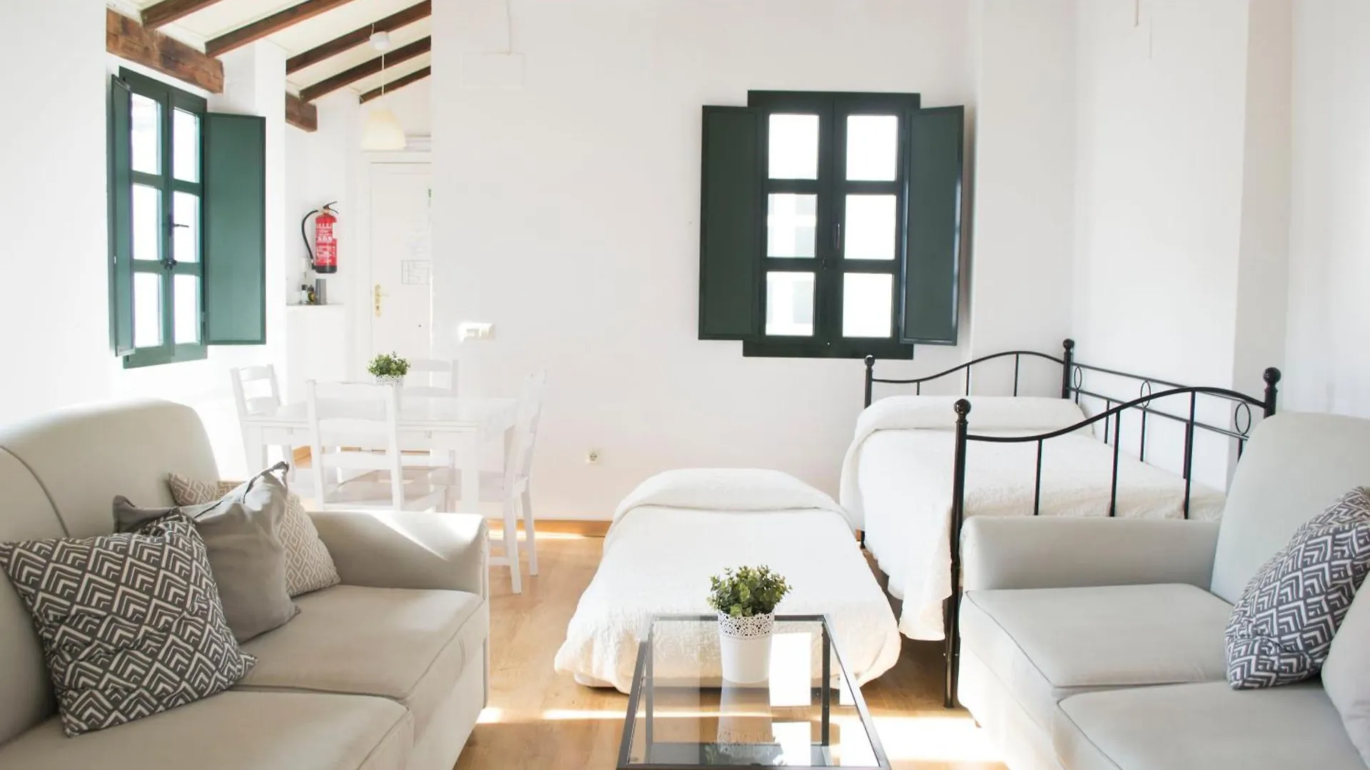 Casas Y Patios De Sevilla 0*, Seville